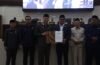 Sekretaris Daerah Provinsi Banten Menerima Dokumen LKPJ Gubernur Banten Yang Direkomendasi Pansus DPRD Provinsi Banten. (Foto; Ist)